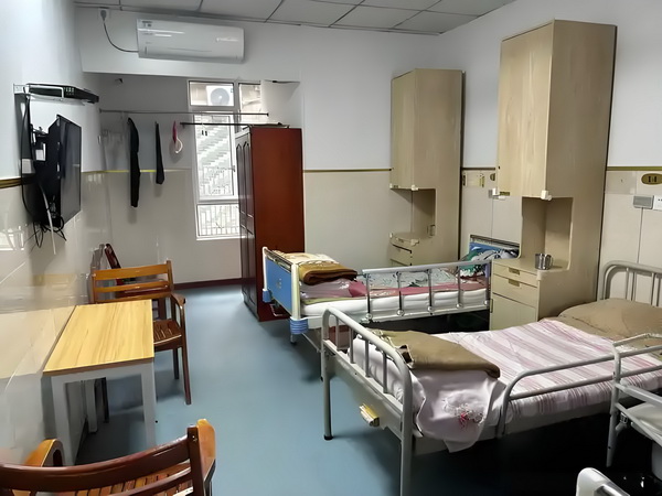 深圳积分入户专栏官网_专访导演饶晓志：对《万里归途》满意和骄傲 晓志对万里消息中说