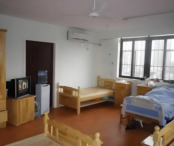 深圳市应届生落户条件_当下最大的话题，《731》还上不上 男子卧轨后前方发现